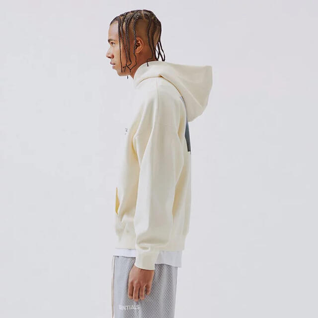 FEAR OF GOD(フィアオブゴッド)のFOG ESSENTIALS PHOTO HOODIE / フーディー メンズのトップス(パーカー)の商品写真