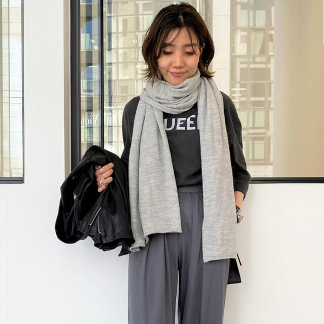 L'Appartement DEUXIEME CLASSE(アパルトモンドゥーズィエムクラス)のLAUREN MANOOGIAN/ローレン マヌージアンWIDE SCARF レディースのファッション小物(マフラー/ショール)の商品写真