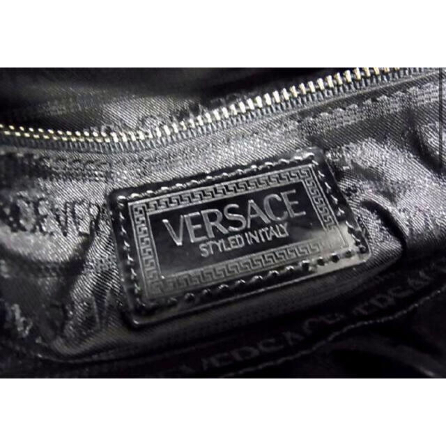 VERSACE(ヴェルサーチ)のVERSACE ヴェルサーチ サンバースト パテントレザー ショルダーバッグ  レディースのバッグ(ショルダーバッグ)の商品写真