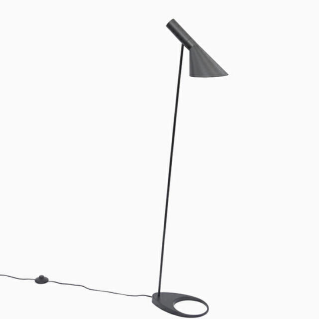 Arne Jacobsen 新品 AJ フロアライト【グレー】 東芝LED電球付の通販 by rkmcmcm's shop｜アルネヤコブセン ならラクマ