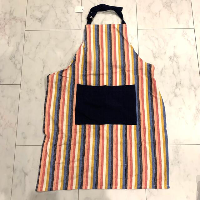 エプロン 新品 インテリア/住まい/日用品のキッチン/食器(その他)の商品写真