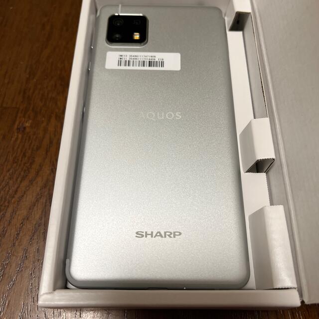 AQUOS(アクオス)のSHARP シャープ AQUOS sense4 lite 64GB シルバー S スマホ/家電/カメラのスマートフォン/携帯電話(スマートフォン本体)の商品写真