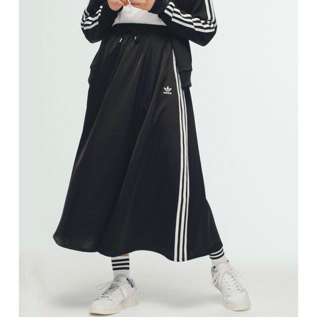 adidas(アディダス)の値下げ【新品未使用】アディダス ロングサテンスカート（Sサイズ） レディースのスカート(ロングスカート)の商品写真