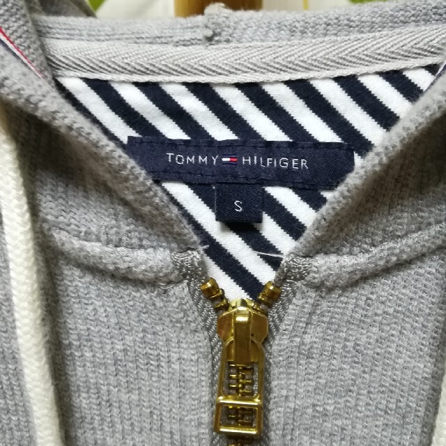 TOMMY HILFIGER(トミーヒルフィガー)の✨TOMMY HILFIGER トミーヒルフィガー グレート色の七分丈パーカーM レディースのトップス(パーカー)の商品写真