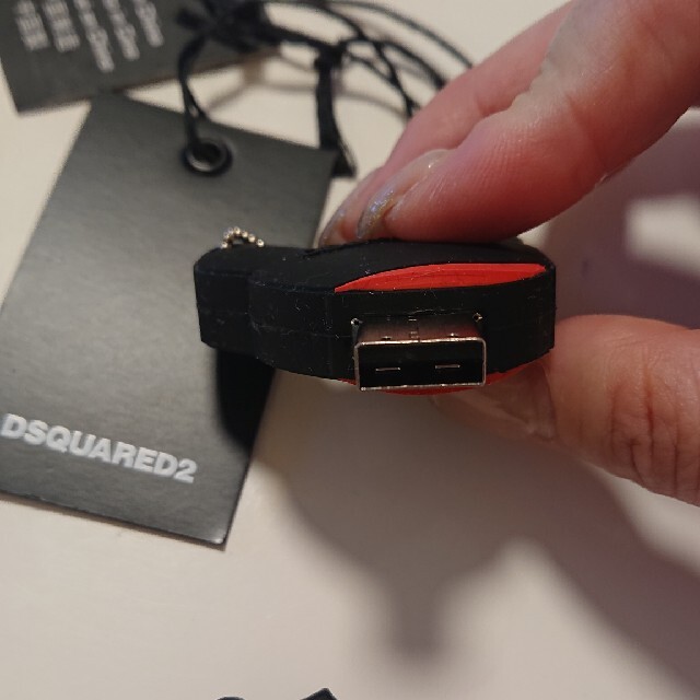 DSQUARED2(ディースクエアード)のDsquared2 ディースクエアード usb 8GB スマホ/家電/カメラのPC/タブレット(その他)の商品写真