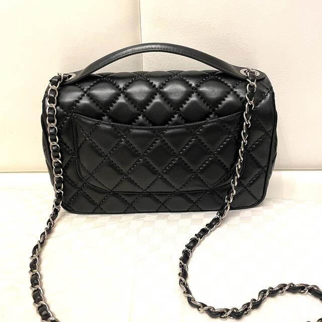 CHANEL(シャネル)の1月5日まで限定値下げ　CHANEL マトラッセ　ハンドル付き　ブラック レディースのバッグ(ハンドバッグ)の商品写真