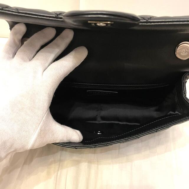 CHANEL(シャネル)の1月5日まで限定値下げ　CHANEL マトラッセ　ハンドル付き　ブラック レディースのバッグ(ハンドバッグ)の商品写真