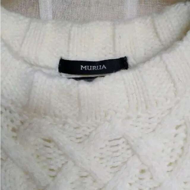MURUA(ムルーア)の美品 ケーブルニット ホワイト 白 MURUA ざっくり編みニット Mサイズ  レディースのトップス(ニット/セーター)の商品写真