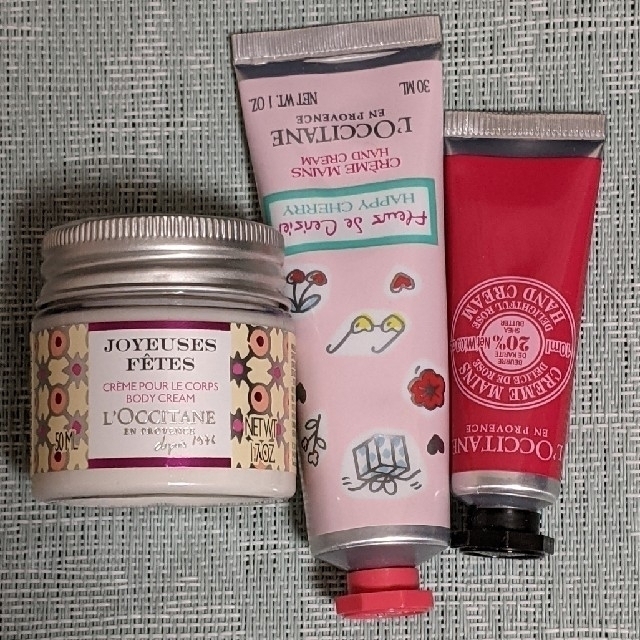 L'OCCITANE(ロクシタン)の未開封L'OCCITANEポーチ2点、ボディクリーム＆ハンドクリーム3点 コスメ/美容のボディケア(ボディクリーム)の商品写真