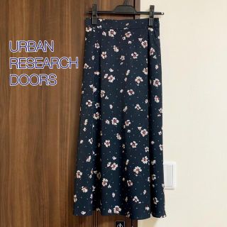 アーバンリサーチドアーズ(URBAN RESEARCH DOORS)のロング丈スカート（フラワープリント）(ロングスカート)