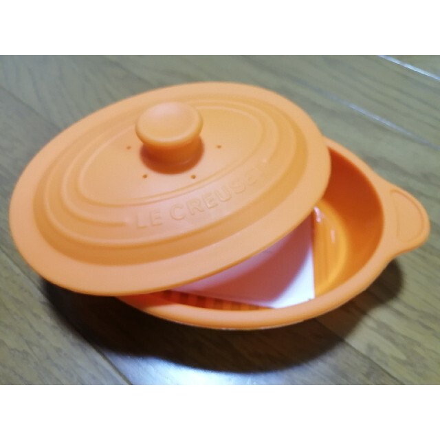 LE CREUSET(ルクルーゼ)のル・クルーゼ★シリコンスチーマー インテリア/住まい/日用品のキッチン/食器(調理道具/製菓道具)の商品写真