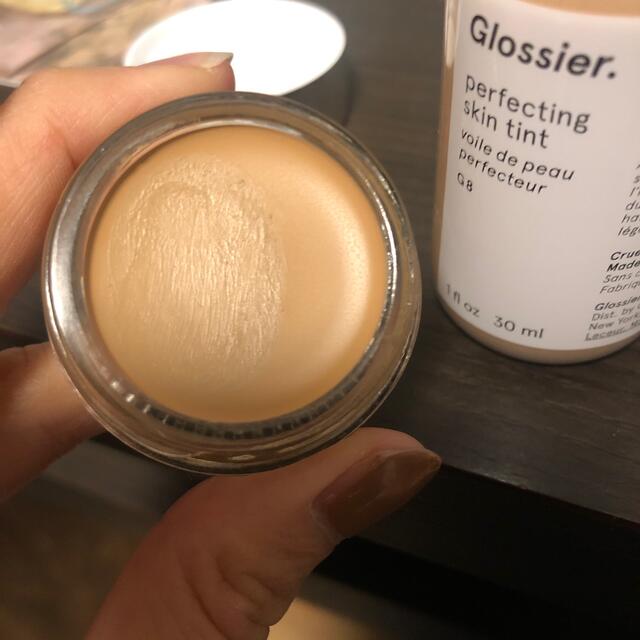 glossier ファンデーションandコンシーラー 3