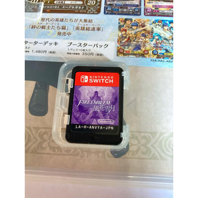 任天堂(ニンテンドウ)のファイアーエムブレム 風花雪月 Switch エンタメ/ホビーのゲームソフト/ゲーム機本体(家庭用ゲームソフト)の商品写真