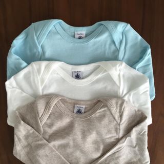 プチバトー(PETIT BATEAU)の新品☆プチバトー 18M カラー長袖ボディ３枚組(肌着/下着)