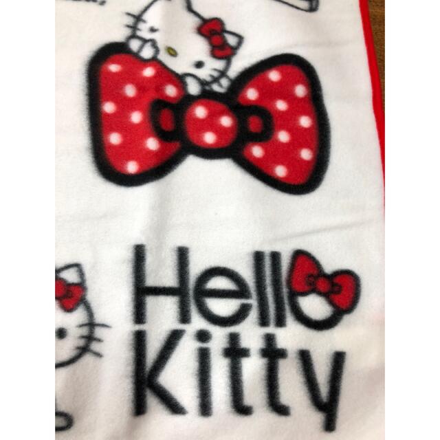 ハローキティ(ハローキティ)の新品　Hello Kittyのひざ掛け エンタメ/ホビーのおもちゃ/ぬいぐるみ(キャラクターグッズ)の商品写真