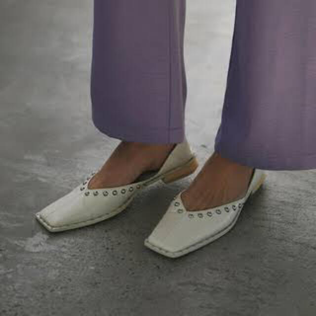 Ameri VINTAGE(アメリヴィンテージ)のAmeri vintage STUDS WOOD HEEL BABOOSH レディースの靴/シューズ(ローファー/革靴)の商品写真