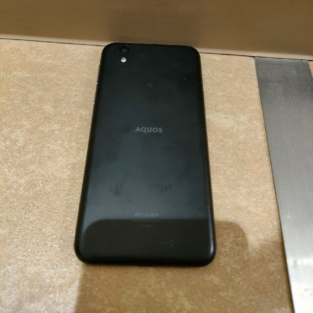 AQUOS(アクオス)のAQUOS SH-M05 中古品 スマホ/家電/カメラのスマートフォン/携帯電話(スマートフォン本体)の商品写真