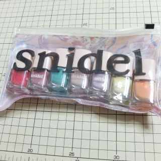 スナイデル(SNIDEL)のsnidel スライダーポーチ付き ネイルカラー 7色セット マニキュア(マニキュア)