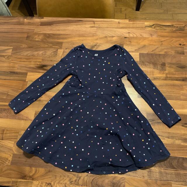 H&H(エイチアンドエイチ)のH&M ワンピース　女の子　サイズ　(4-6Y、110/116) キッズ/ベビー/マタニティのキッズ服女の子用(90cm~)(ワンピース)の商品写真