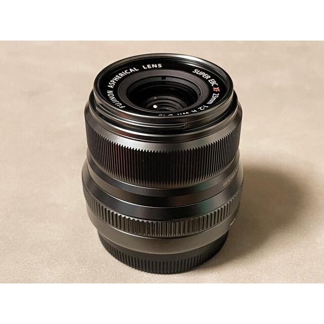 富士フイルム(フジフイルム)のFUJIFILM xf23mm f2 r wr グラファイト スマホ/家電/カメラのカメラ(レンズ(単焦点))の商品写真