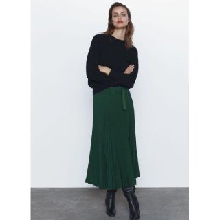 ザラ(ZARA)のZARA　ベルト付きプリーツスカート(緑・グリーン)　サイズ：M(ロングスカート)