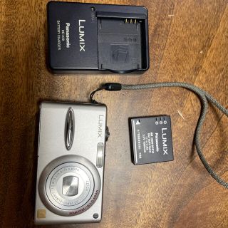 パナソニック(Panasonic)のPanasonic LUMIX DMC-FX30 デジカメ　シルバー(コンパクトデジタルカメラ)