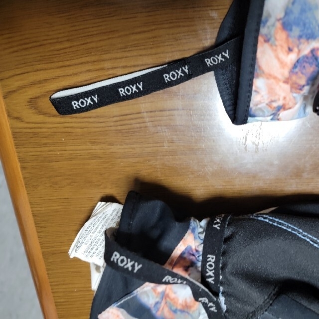 Roxy(ロキシー)のmonimonI様専用　ROXYロキシー　スキー. スノーボードグローブM スポーツ/アウトドアのスノーボード(ウエア/装備)の商品写真