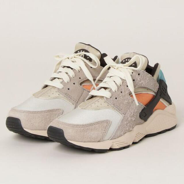 NIKE(ナイキ)のW NIKE AIR HUARACHE エアハラチ　24cm レディースの靴/シューズ(スニーカー)の商品写真