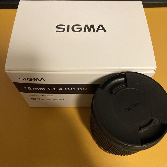 SIGMA(シグマ)の【中古美品】SIGMA 16mm F1.4 DC DN | Sony Eマウント スマホ/家電/カメラのカメラ(レンズ(単焦点))の商品写真