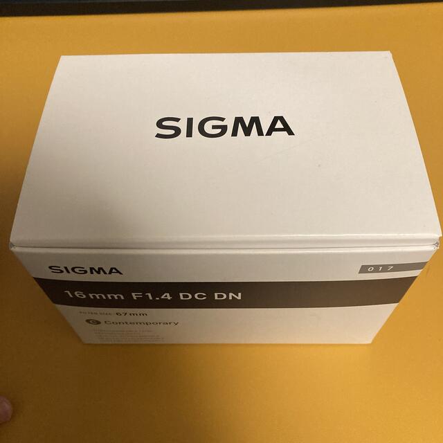 SIGMA(シグマ)の【中古美品】SIGMA 16mm F1.4 DC DN | Sony Eマウント スマホ/家電/カメラのカメラ(レンズ(単焦点))の商品写真