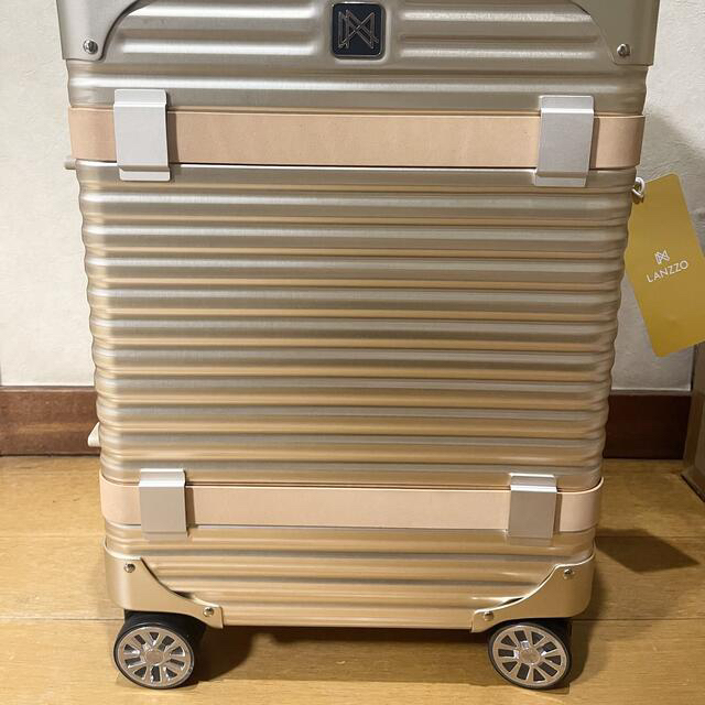 かりゆし三線23様専用！LANZZOランツォ　スーツケース　33L ゴールド レディースのバッグ(スーツケース/キャリーバッグ)の商品写真