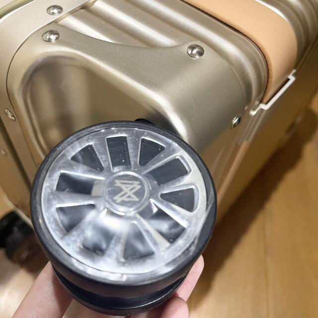 かりゆし三線23様専用！LANZZOランツォ　スーツケース　33L ゴールド レディースのバッグ(スーツケース/キャリーバッグ)の商品写真