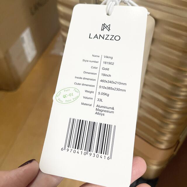 かりゆし三線23様専用！LANZZOランツォ　スーツケース　33L ゴールド レディースのバッグ(スーツケース/キャリーバッグ)の商品写真