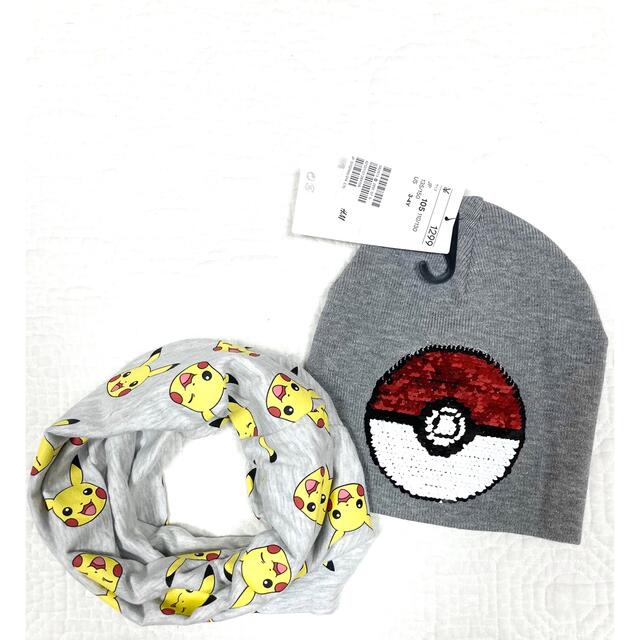 H&M(エイチアンドエム)の新品H&Mポケモンスパンコールニット帽ピカチュウ柄スヌードセット キッズ/ベビー/マタニティのこども用ファッション小物(帽子)の商品写真