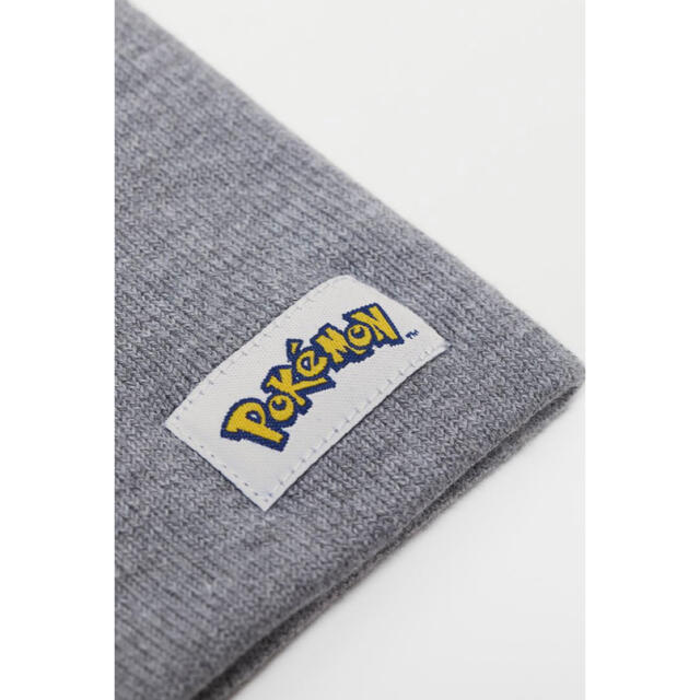 H&M(エイチアンドエム)の新品H&Mポケモンスパンコールニット帽ピカチュウ柄スヌードセット キッズ/ベビー/マタニティのこども用ファッション小物(帽子)の商品写真