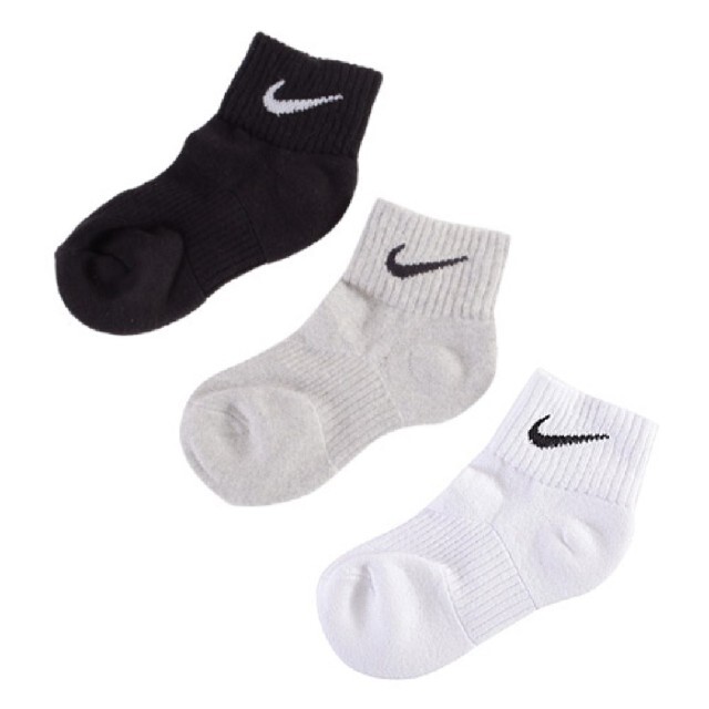 NIKE(ナイキ)の【新品未使用】ナイキ 靴下 ソックス キッズ 子供用 3足セット キッズ/ベビー/マタニティのこども用ファッション小物(靴下/タイツ)の商品写真