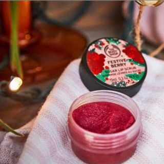 ザボディショップ(THE BODY SHOP)の【新品】THE BODY SHOP リップスクラブ フェスティブベリー(リップケア/リップクリーム)