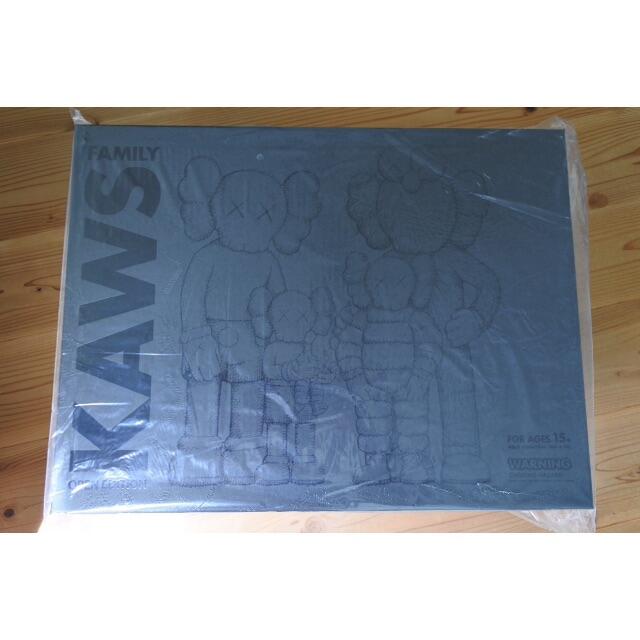 KAWS FAMILY BLACKフィギュア