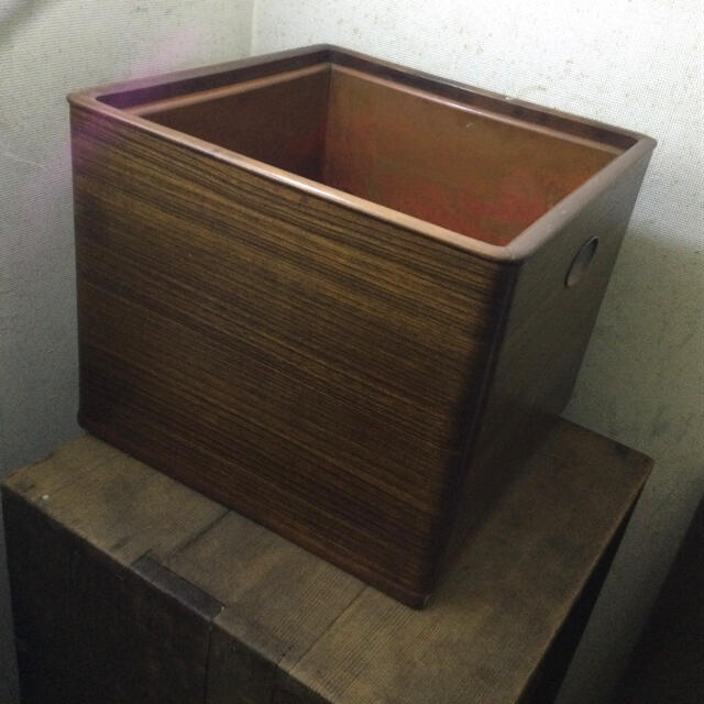 桐製の銅張火鉢　専用箱入り　30x30x30cm 1920年製 インテリア/住まい/日用品のインテリア小物(その他)の商品写真