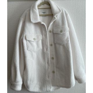 アバクロンビーアンドフィッチ(Abercrombie&Fitch)のホワイトシェルパ シャツジャケット(ノーカラージャケット)