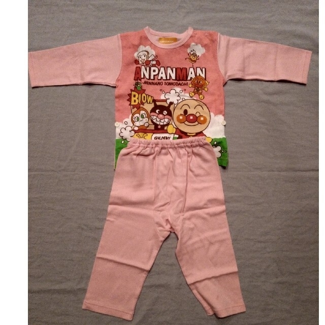 アンパンマン　パジャマ　長袖　90 キッズ/ベビー/マタニティのキッズ服女の子用(90cm~)(パジャマ)の商品写真