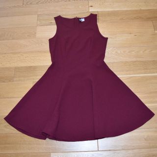 エイチアンドエム(H&M)のワインレッドドレス(ミディアムドレス)