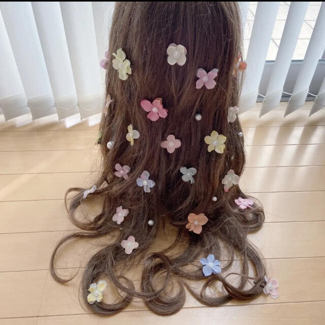 ラプンツェル髪飾り♡パステル 挟むタイプ お花畑 | フリマアプリ ラクマ