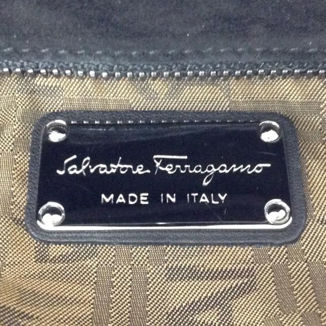 Salvatore Ferragamo(サルヴァトーレフェラガモ)のサルバトーレフェラガモ ハンドバッグ 黒 レディースのバッグ(ハンドバッグ)の商品写真