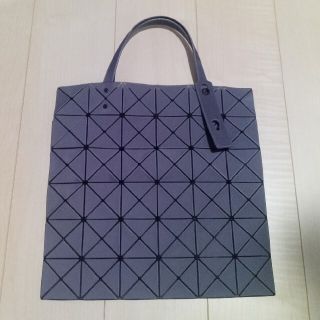 イッセイミヤケ(ISSEY MIYAKE)のBAOBAO トートバッグ　マットグレー(トートバッグ)