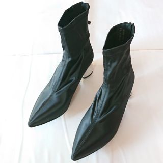 ローズバッド(ROSE BUD)のROSE BUD ｼﾙﾊﾞｰﾋｰﾙ ﾊﾞｯｸｼﾞｯﾌﾟ ｽﾄﾚｯﾁﾌﾞｰﾂ 新品(ブーツ)