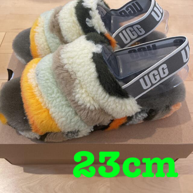 アイテムUGG  フラッフ イヤー スライド カリ コラージュ