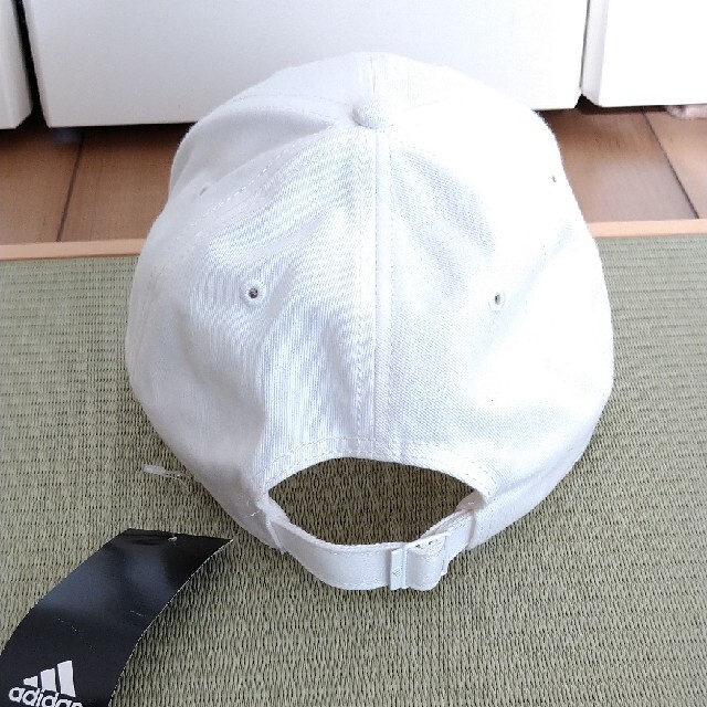 adidas(アディダス)のタグ付き アディダス 帽子 キャップ 白 adidas 57~60cm メンズの帽子(キャップ)の商品写真