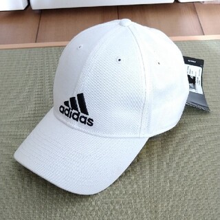 アディダス(adidas)のタグ付き アディダス 帽子 キャップ 白 adidas 57~60cm(キャップ)