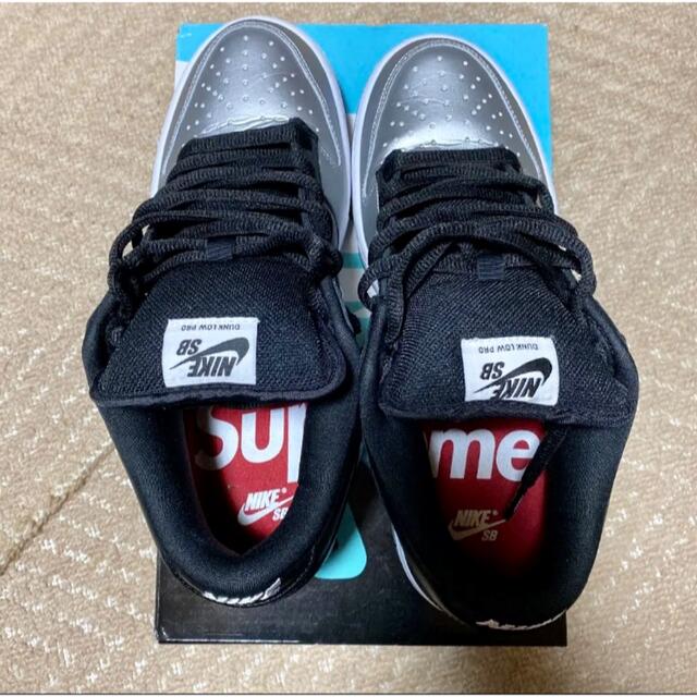 NIKE(ナイキ)のNike SB Dunk Low Supreme ダンクロー メンズの靴/シューズ(スニーカー)の商品写真